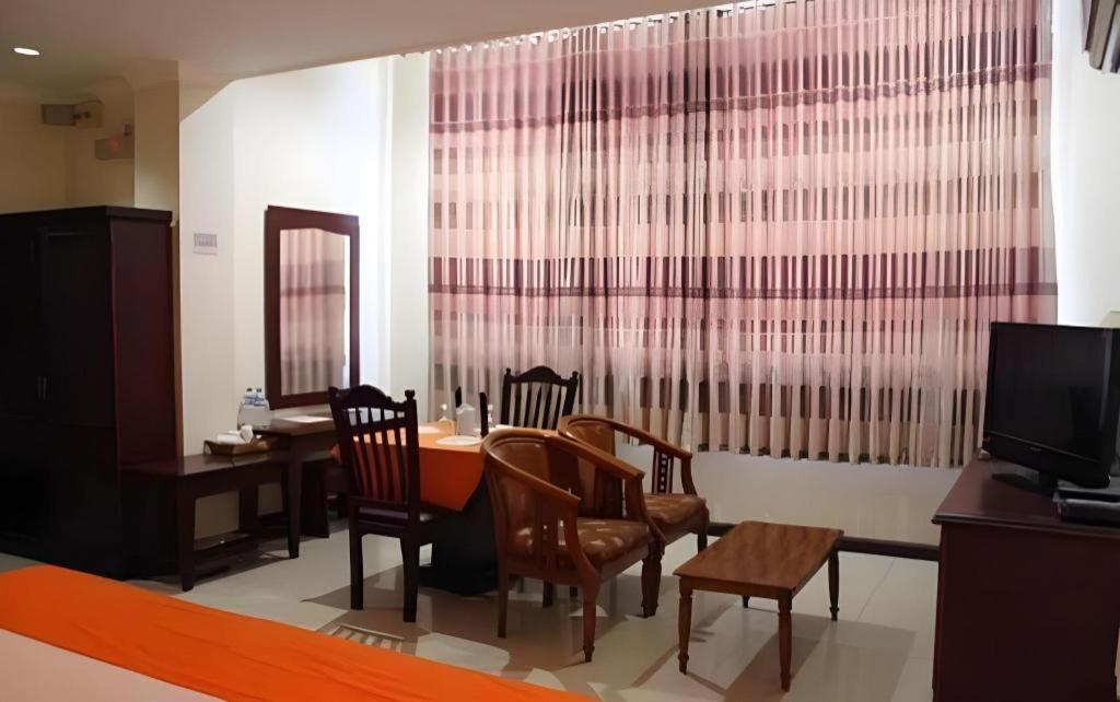 Hotel Dynasty Таракан Экстерьер фото